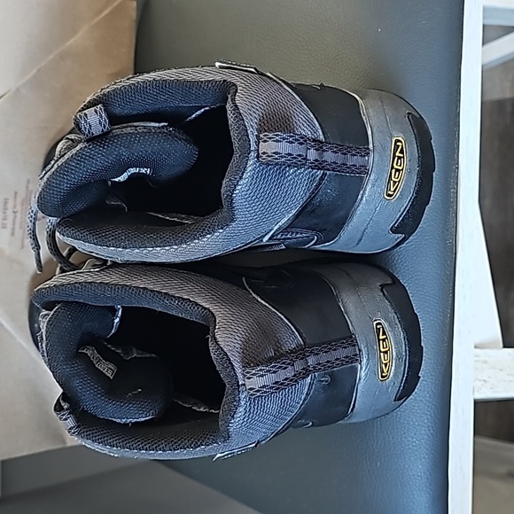 KEEN Men's Oakridge Mid Waterproof Hiking Boots Black/Gray - Picture 2 of 8